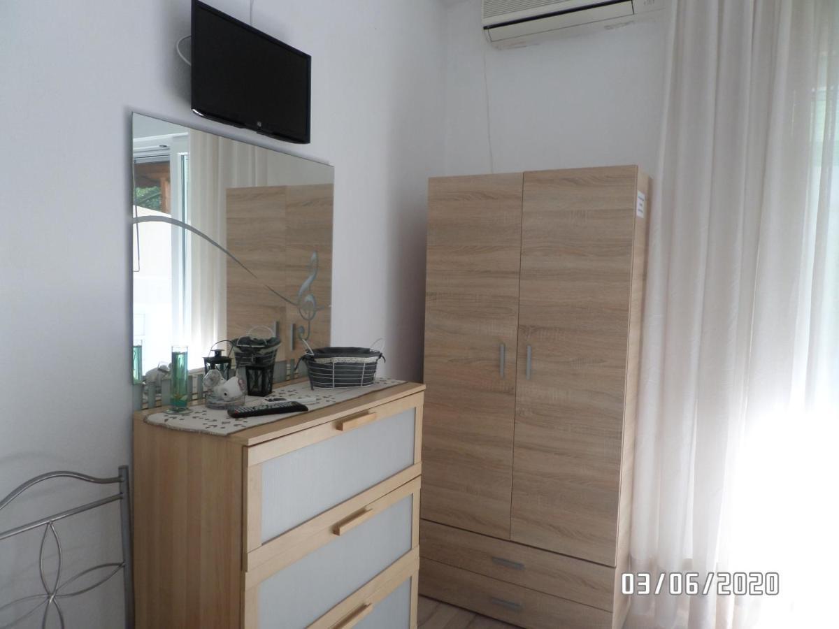 Anais Apartment Néa Péramos 외부 사진